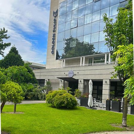 Golden Tulip Aix Les Bains - Hotel & Spa Aix-les-Bains Exterior photo
